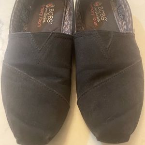 Bob’s black shoes